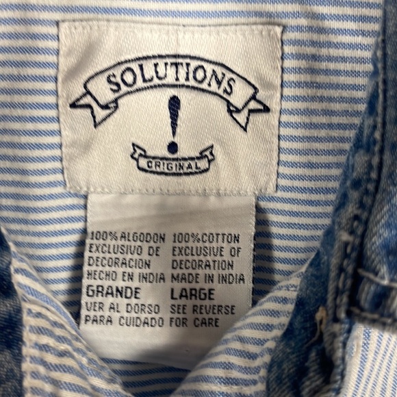 Women’s denim Halloween embroidered long sleeved, button down shirt size medium - Picture 5 of 12